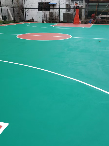 额济纳 球场长期使用易出现地面开裂